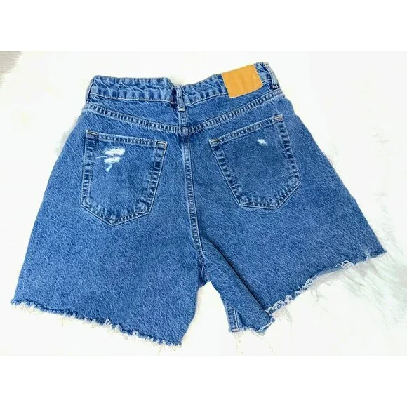 Zara Women's 6 High-Waist Ripped Denim Shorts 5" - Picture 2 of 7